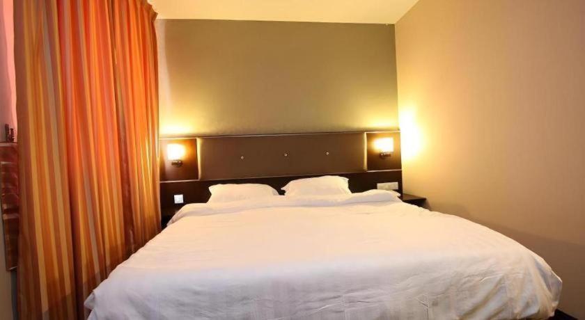 1 City Hotel Kota Kinabalu Eksteriør billede