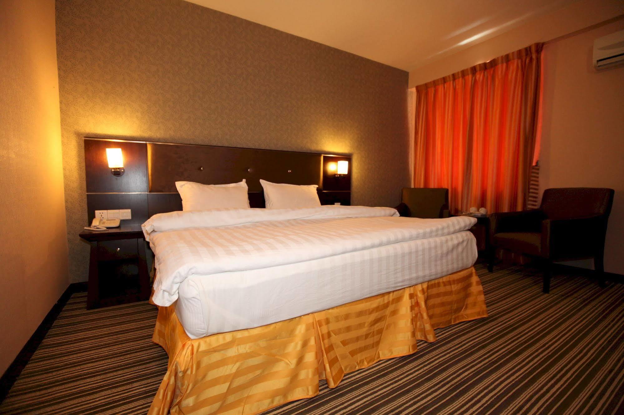 1 City Hotel Kota Kinabalu Eksteriør billede